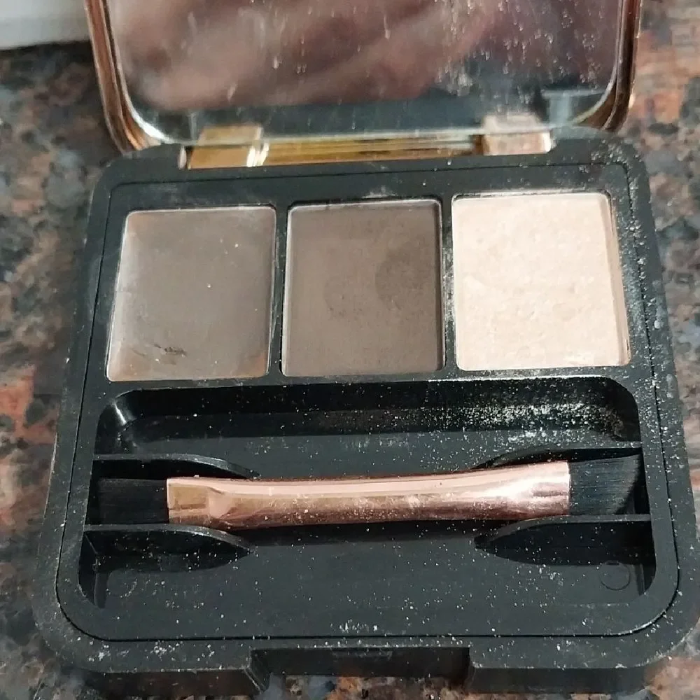 Revolution Eyeshadow Palette - Pastel and Bold Hues And Brow Sculpt Kit.